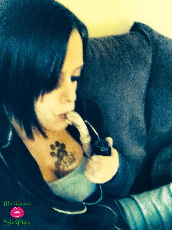 MaryJane Smoker Selfie No. 1031 - Marijuana Selfies