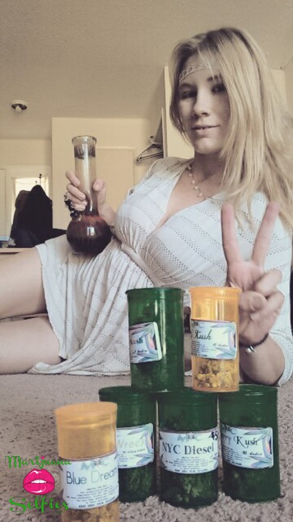 Sara  TheHippie Selfie No. 1047 - VOTE for this Marijuana Selfie!