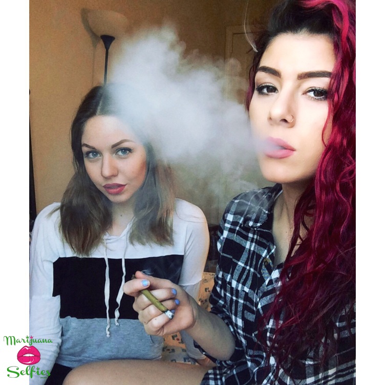 Zoe Neal Selfie No. 1091 - VOTE for this Marijuana Selfie!