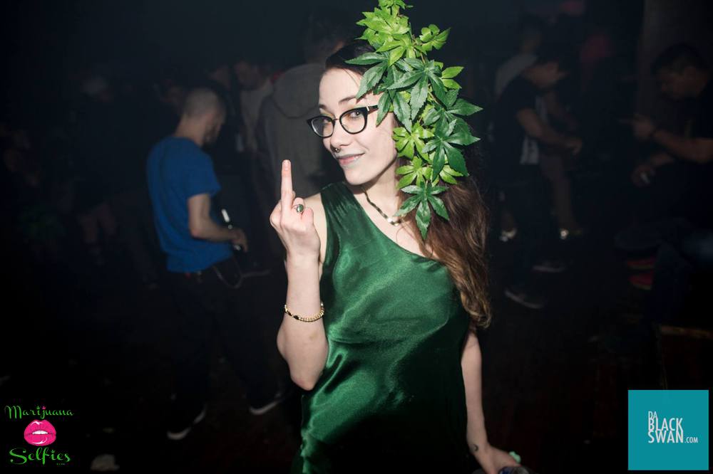 Tia Kristia Selfie No. 1421 - Marijuana Selfies