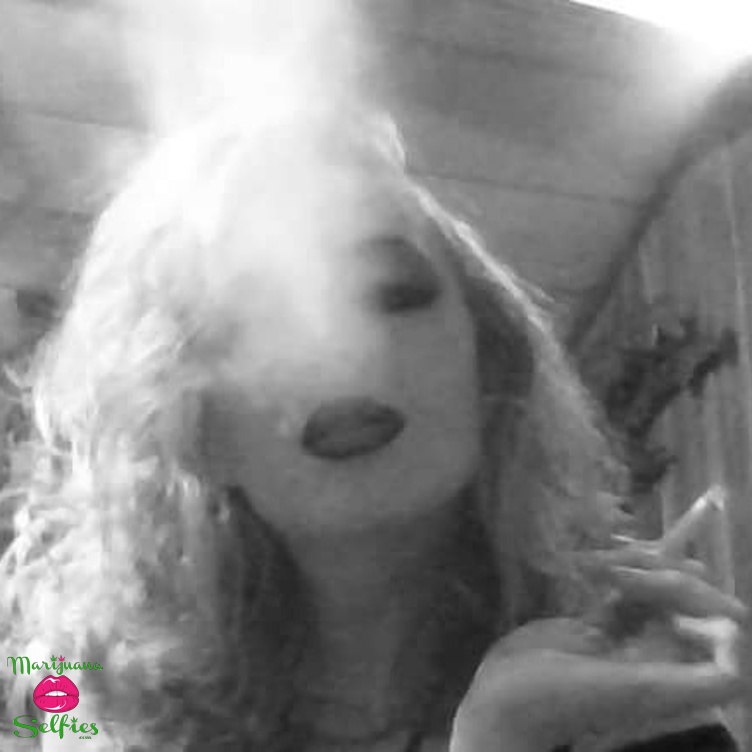 Layla Smalley Selfie No. 2153 - Marijuana Selfies