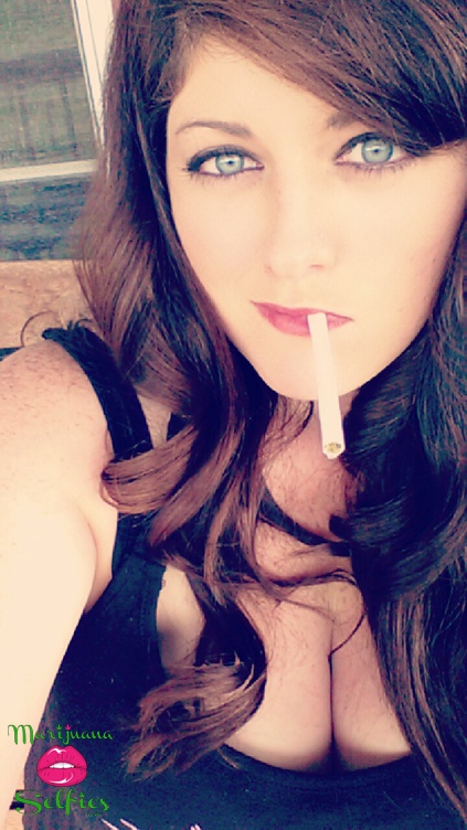 Samantha Byrnes Selfie No. 2589 - Marijuana Selfies