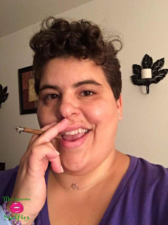 Paula Mendez Selfie No. 2648 - Marijuana Selfies