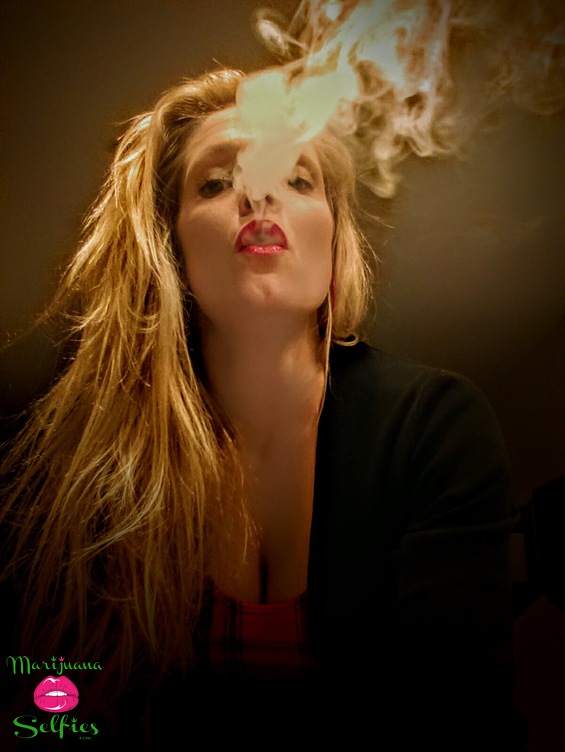 Natalie Lindsay Selfie No. 2919 - Marijuana Selfies