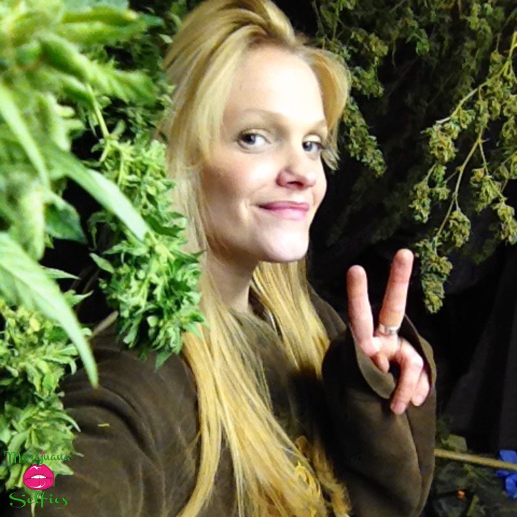 Natalie Lindsay Selfie No. 2921 - Marijuana Selfies