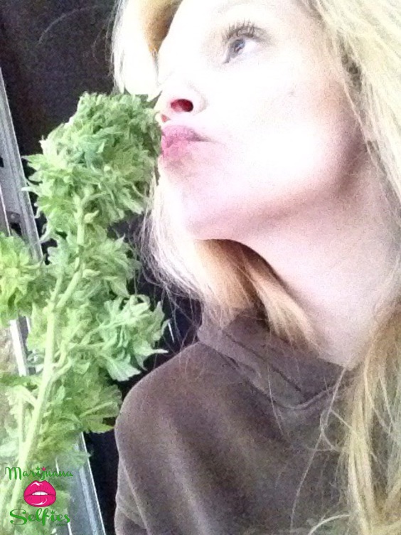 Natalie Lindsay Selfie No. 2966 - Marijuana Selfies