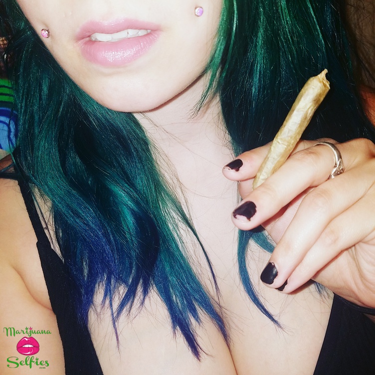 Gabriella Hannibal Selfie No. 4163 - Marijuana Selfies