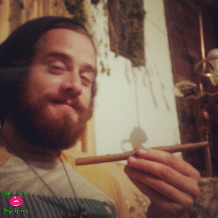 Earl OfBlunt Selfie No. 417 - VOTE for this Marijuana Selfie!
