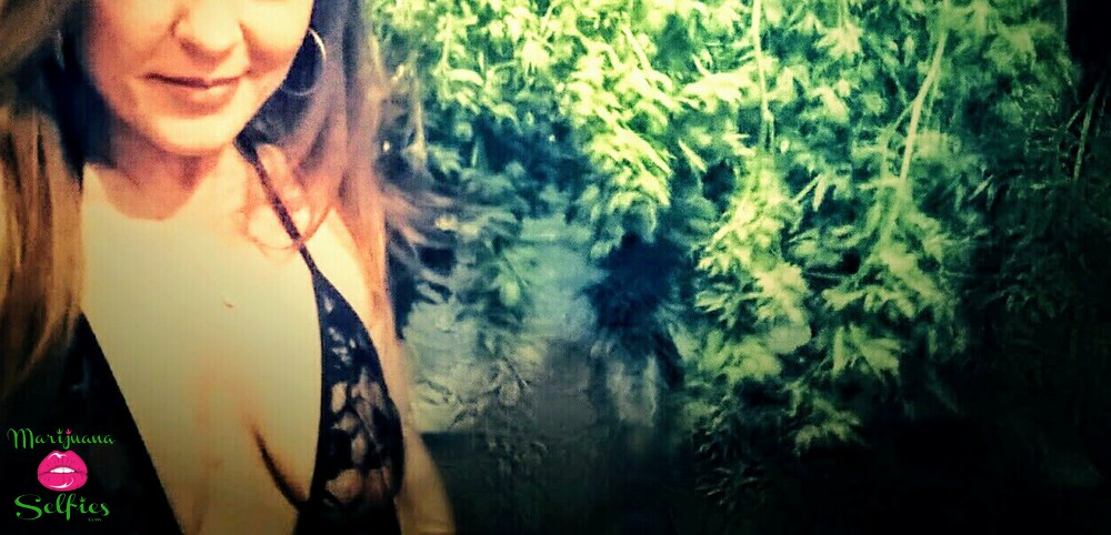 Jenna ðŸ’‹ Selfie No. 4227 - Marijuana Selfies