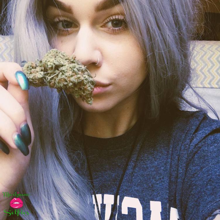 Barbie Dahl Selfie No. 4489 - Marijuana Selfies