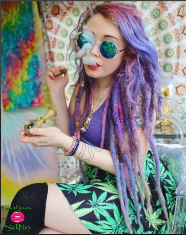 Barbie Dahl Selfie No. 4813 - Marijuana Selfies