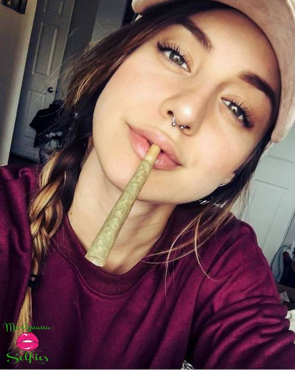 Barbie Dahl Selfie No. 5089 - Marijuana Selfies