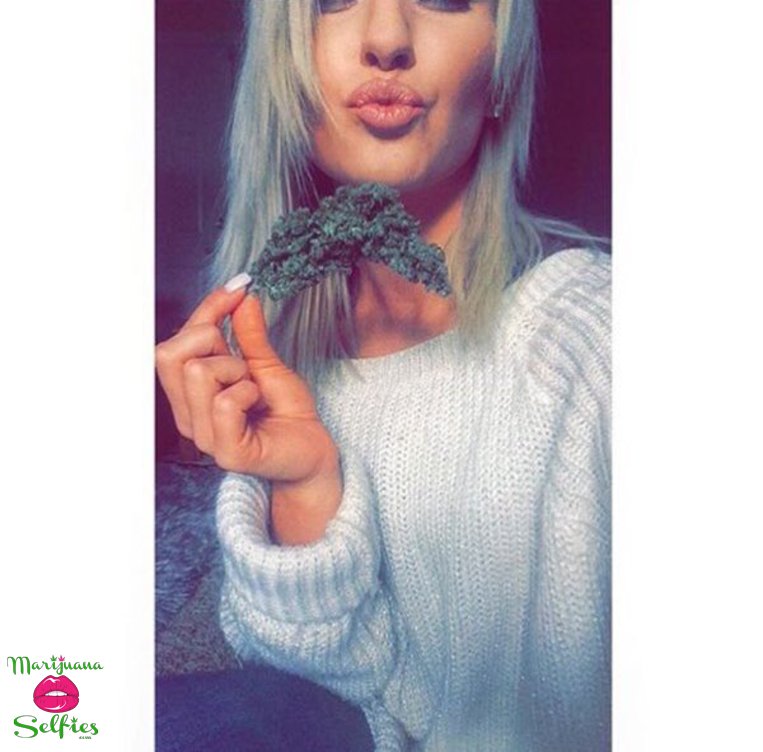 Barbie Dahl Selfie No. 5092 - Marijuana Selfies
