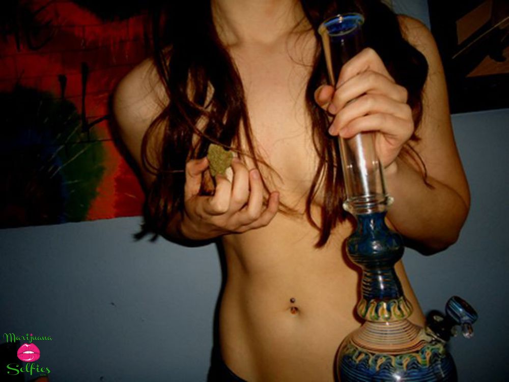 Nude Stoner Girl