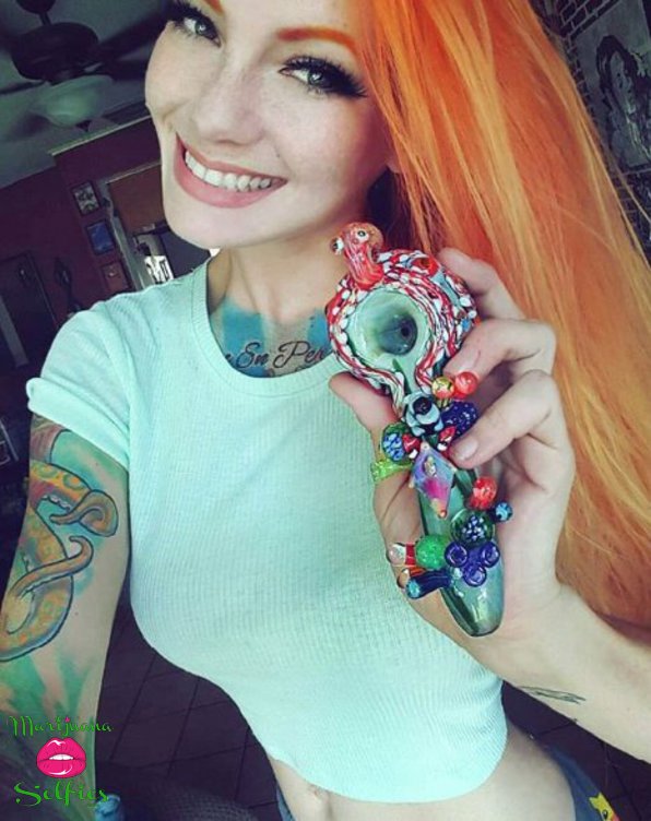 Barbie Dahl Selfie No. 5178 - Marijuana Selfies