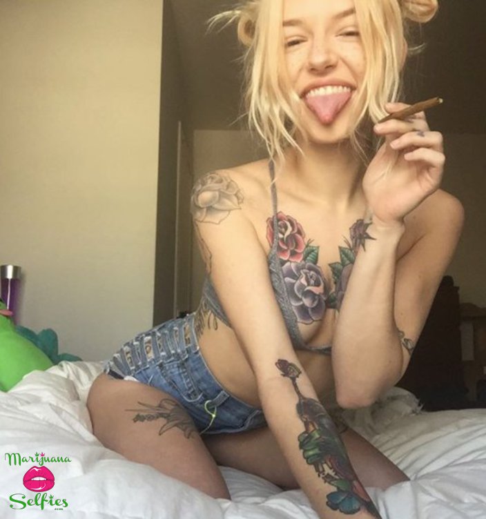 Janette Dahl Selfie No. 5456 - Marijuana Selfies