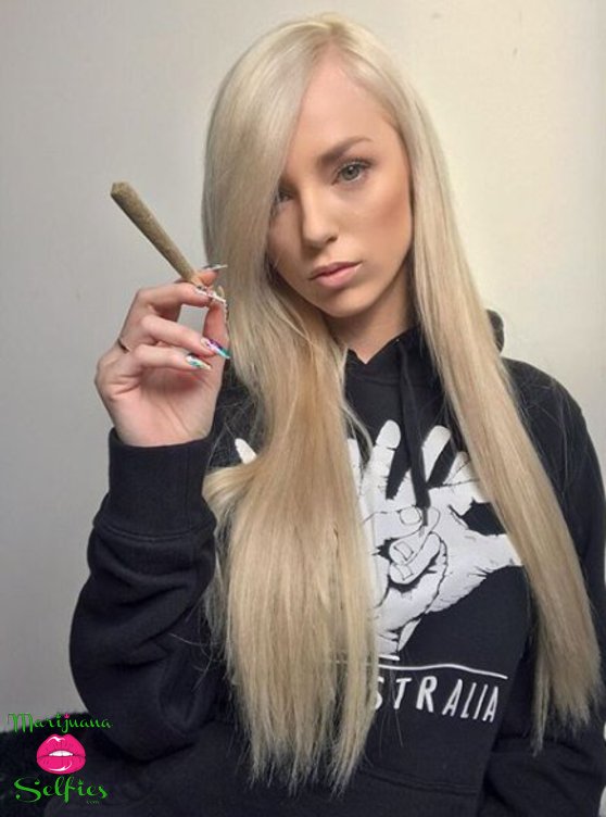 Barbie Dahl Selfie No. 5808 - Marijuana Selfies