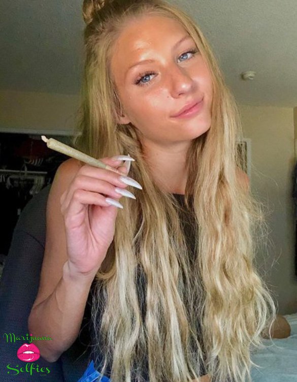 Barbie Dahl Selfie No. 5943 - Marijuana Selfies