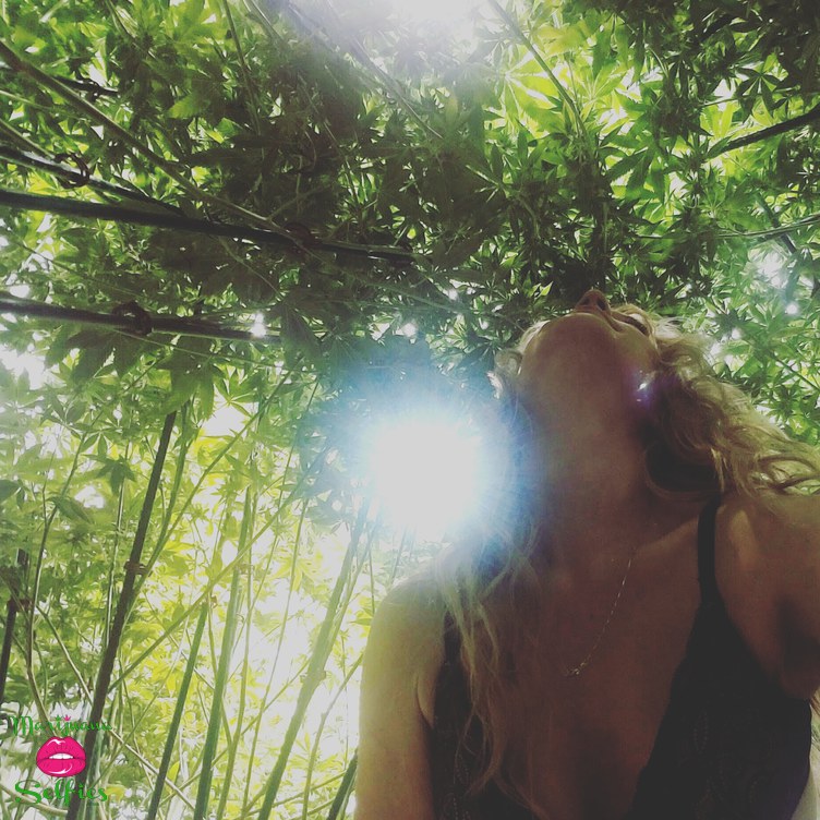 Jenna ðŸ’‹ Selfie No. 6148 - Marijuana Selfies