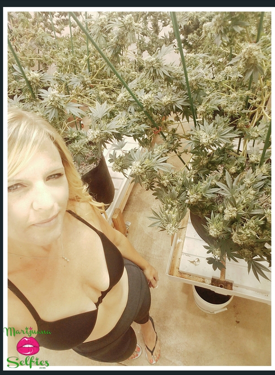 Jenna ðŸ’‹ Selfie No. 6418 - Marijuana Selfies
