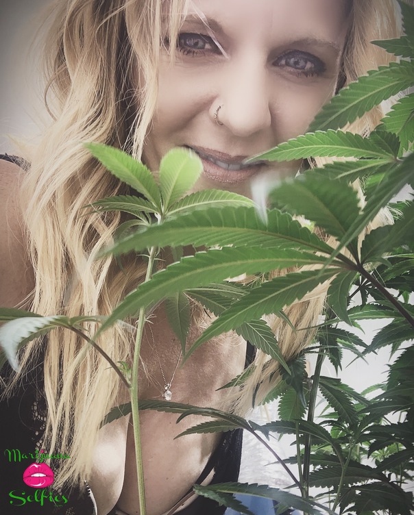 Jens twin Selfie No. 6687 - Marijuana Selfies