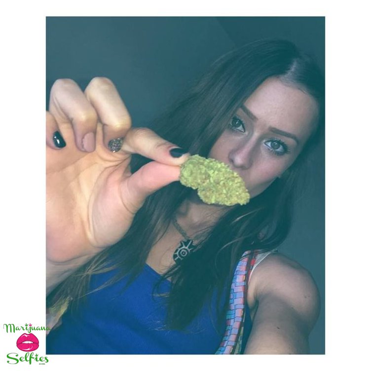 Janette Dahl Selfie No. 6933 - Marijuana Selfies
