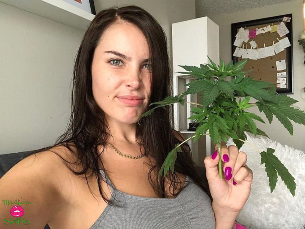 Janette Dahl Selfie No. 7044 - Marijuana Selfies