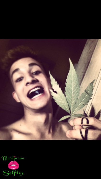 caio riesemberg Selfie No. 758 - VOTE for this Marijuana Selfie!