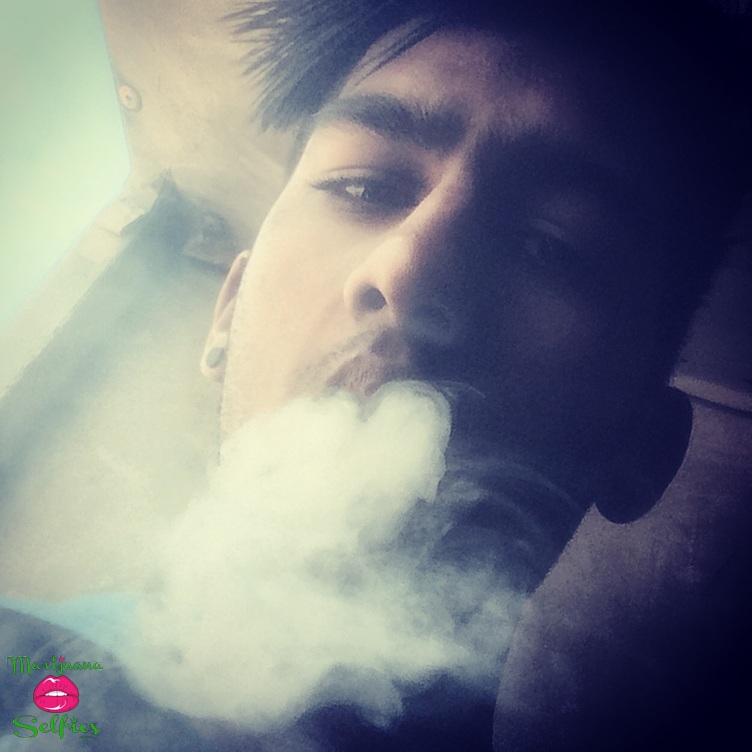 Maliq Cyber Selfie No. 816 - Marijuana Selfies