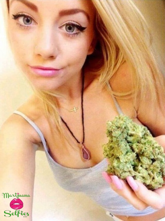 Jane Canna Selfie No. 8362 - Marijuana Selfies