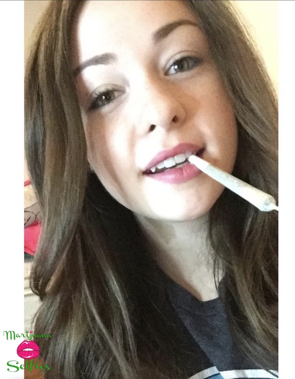 Ganja Princess Selfie No. 8437 - Marijuana Selfies