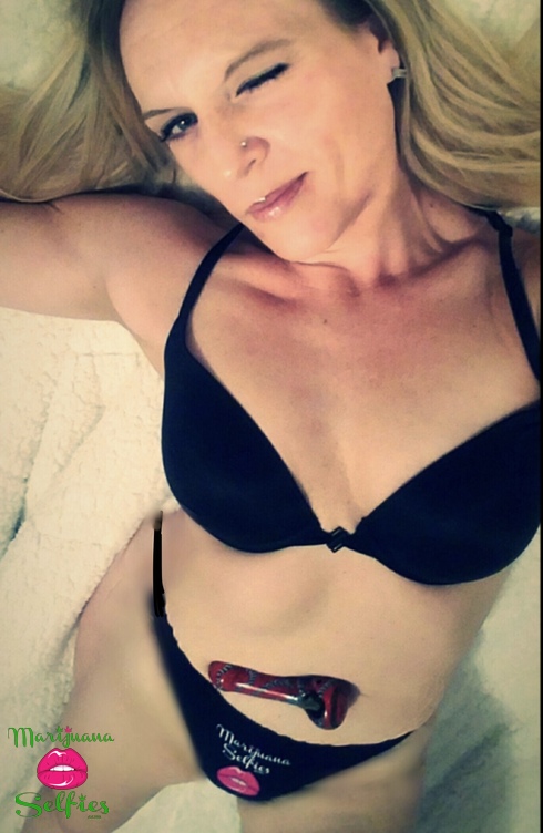 Anonymous Selfie No. 8600 - Marijuana Selfies