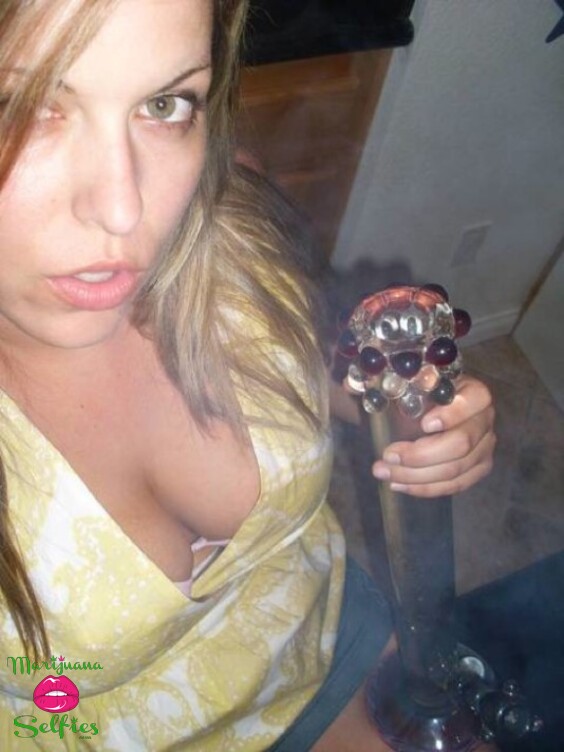 Jenny Jones Selfie No. 8677 - Marijuana Selfies