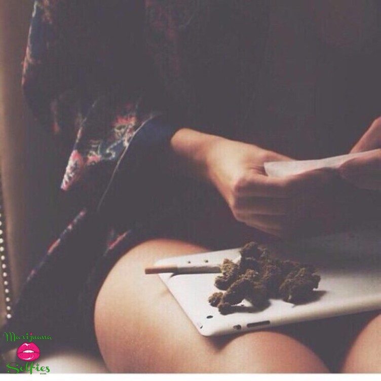 Jane Canna Selfie No. 8879 - Marijuana Selfies