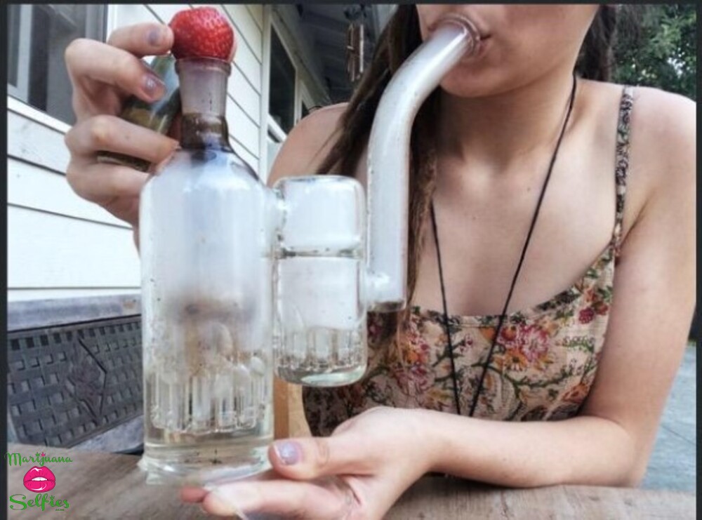 Barbie Dahl Selfie No. 8880 - Marijuana Selfies